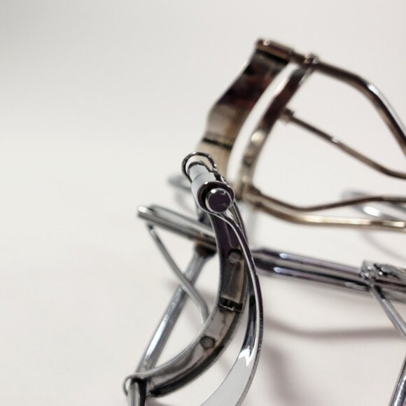 Three Different Eyelash Curlers All Three A Set - Picture 4 of 10